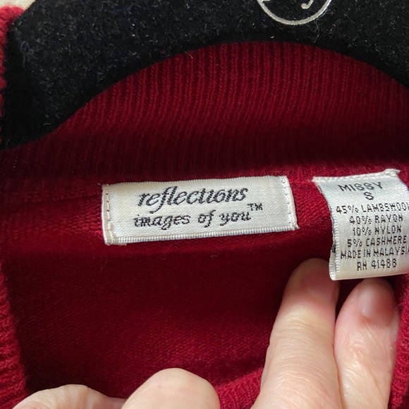 Burgundy Red Lamb’s wool sweater - Picture 2 of 3